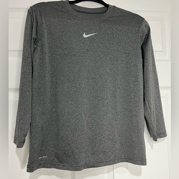 Nike DRI fit athletic shirt for boys. - Picture 1 of 5